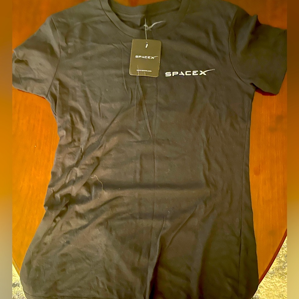 Women’s size medium SpaceX shirt NWT/ starlink